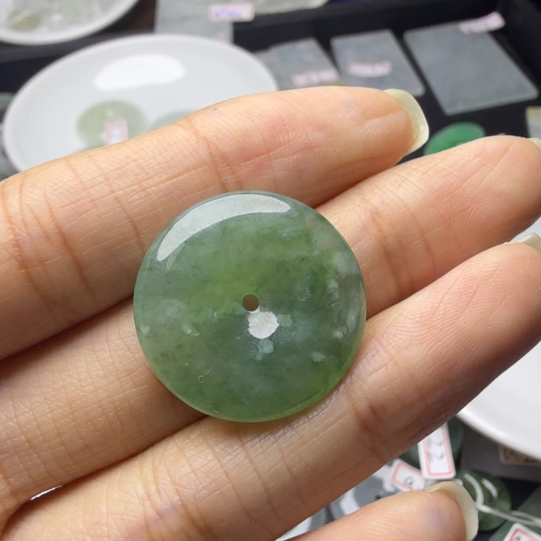 临***霁翡翠未镶嵌颈饰天然缅甸A货翡翠