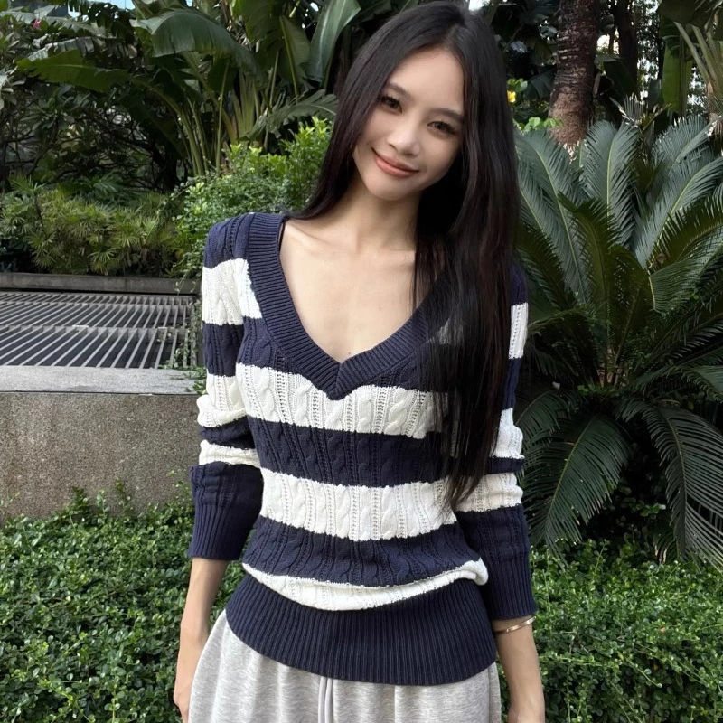 老钱风穿搭条纹V领麻花针织衫女春季修身内搭毛衣打微胖女生开衫