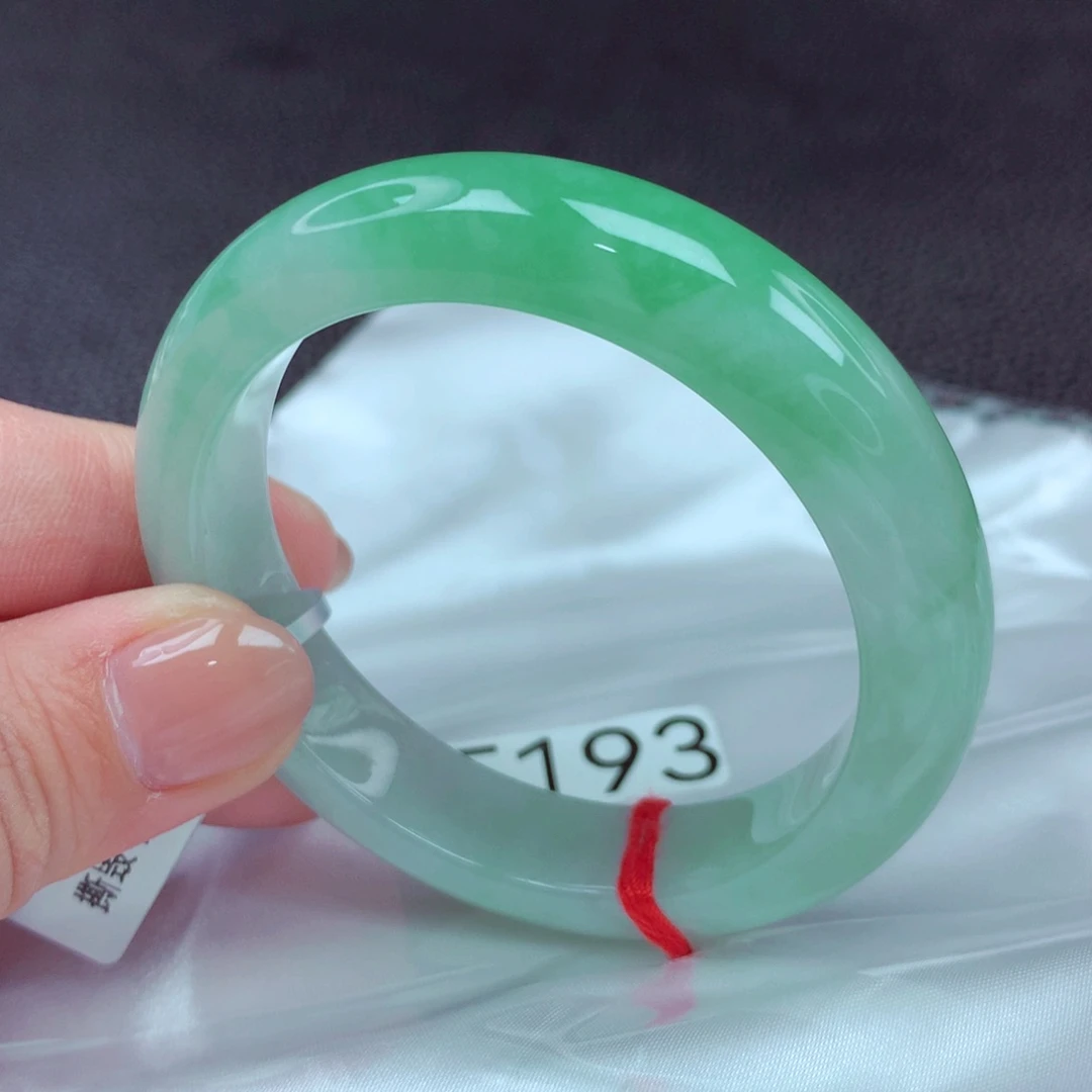 翡翠手镯未镶嵌手镯88