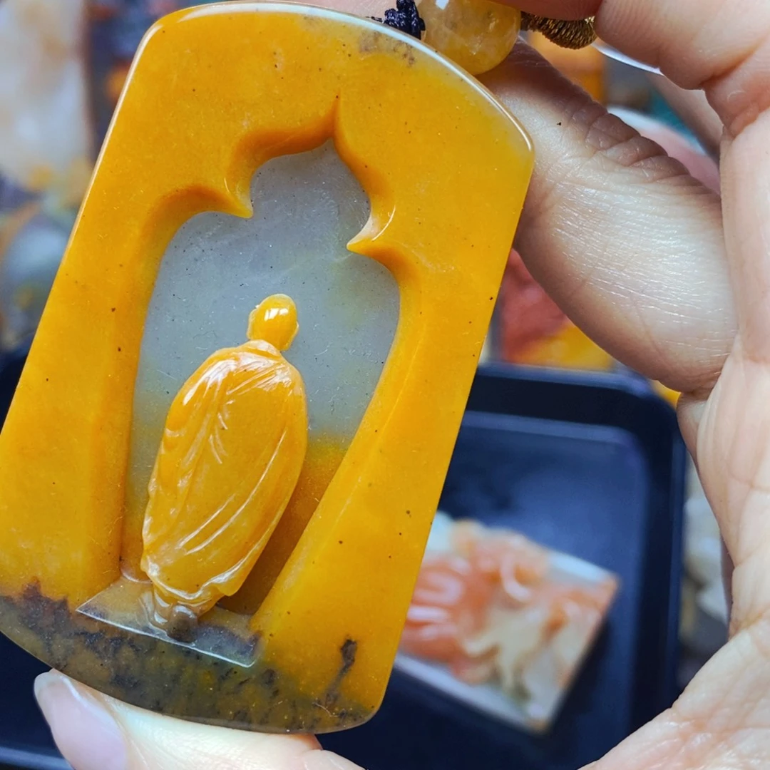 石英质玉（黄龙玉）未镶嵌颈饰