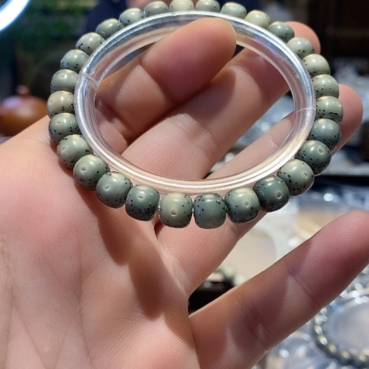 手串星月菩提8x7通体淡绿