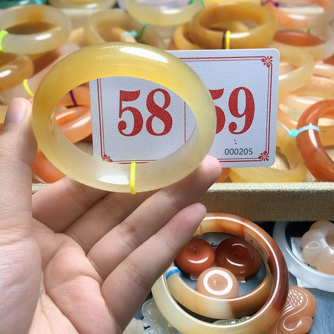 未镶嵌石英质玉（黄龙玉）手镯*️****