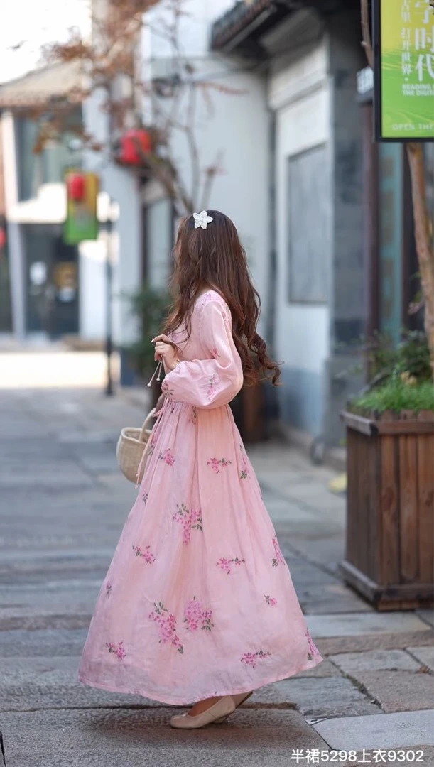 5298刺绣飘逸半裙