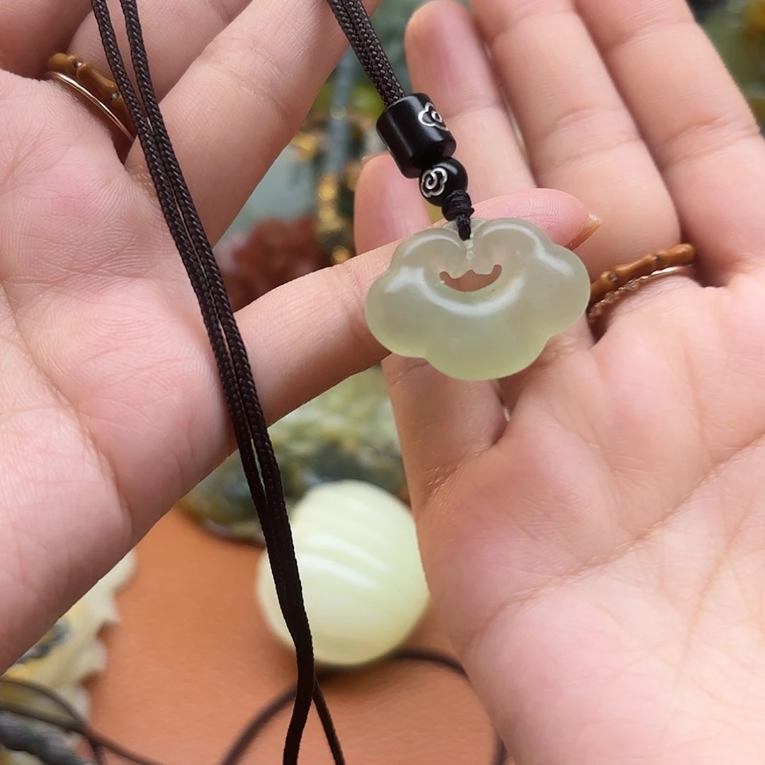 蛇纹石玉未镶嵌吊坠