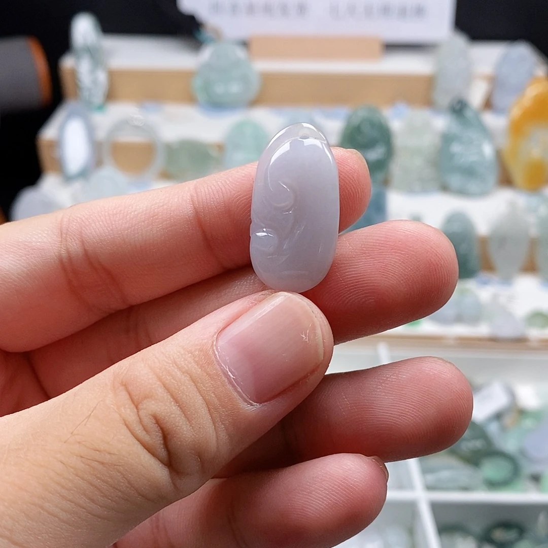 翡翠未镶嵌颈饰如意