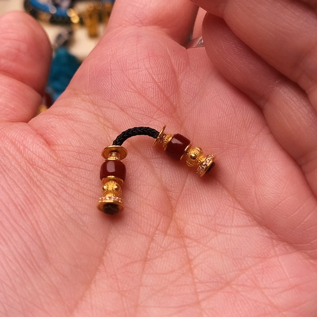 周***钧南红玛瑙18K金镶嵌配饰