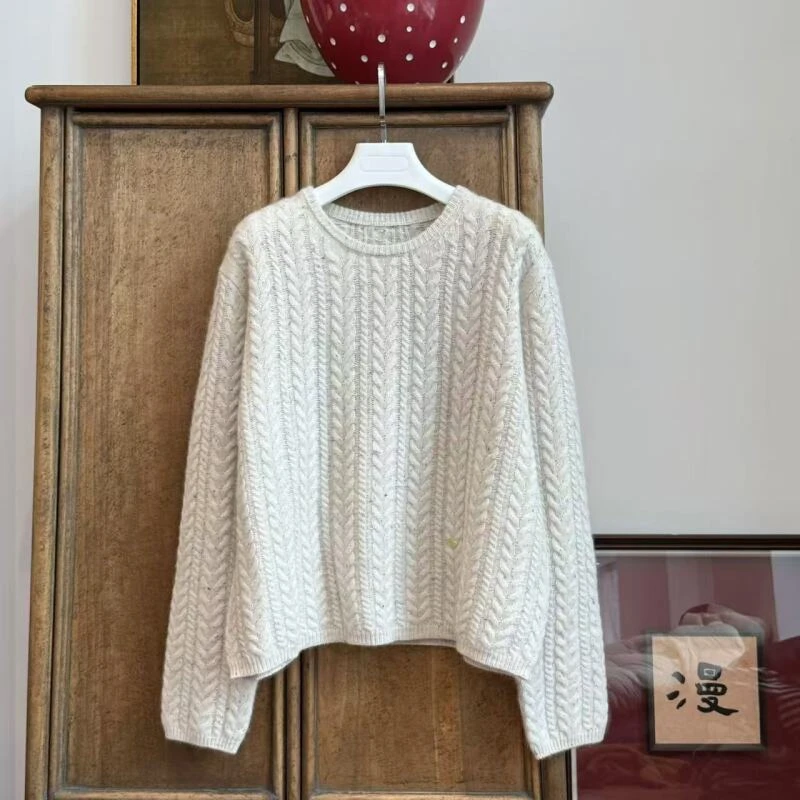 2024秋冬新品羊毛混纺针织衫白色彩点圆领绞花针织长袖毛衣