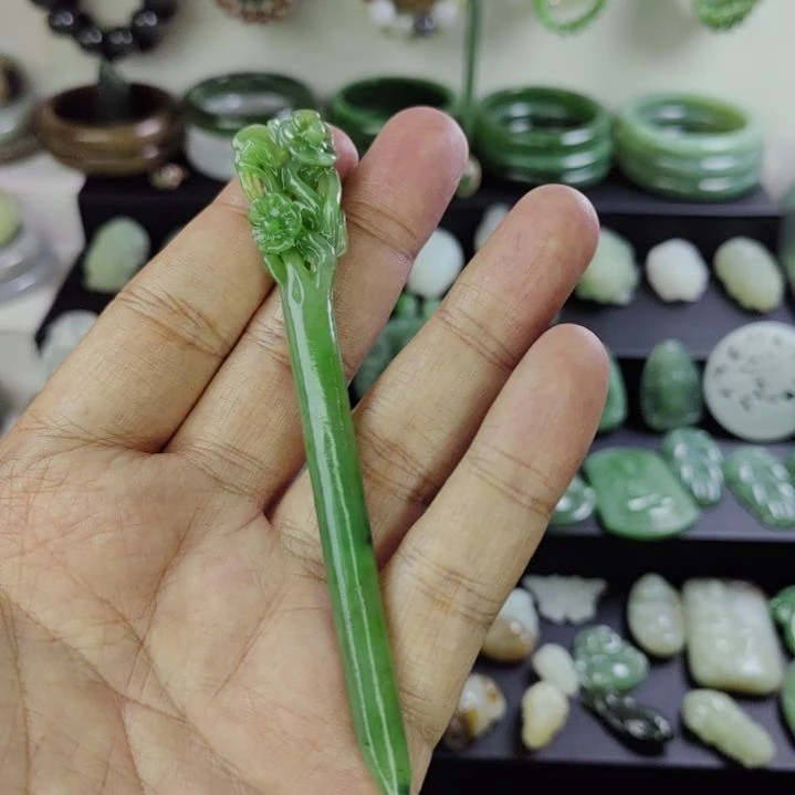 和田玉未镶嵌吊坠(赠链)