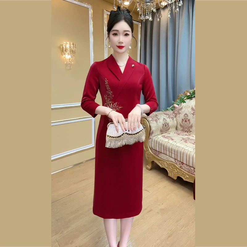 “款款大方”珠光段中老年女装气质优雅礼服大码红色春秋款妈妈装