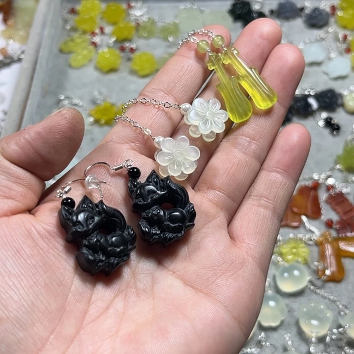 蛇纹石玉未镶嵌耳饰