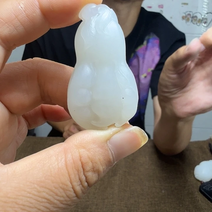 和田玉未镶嵌把件