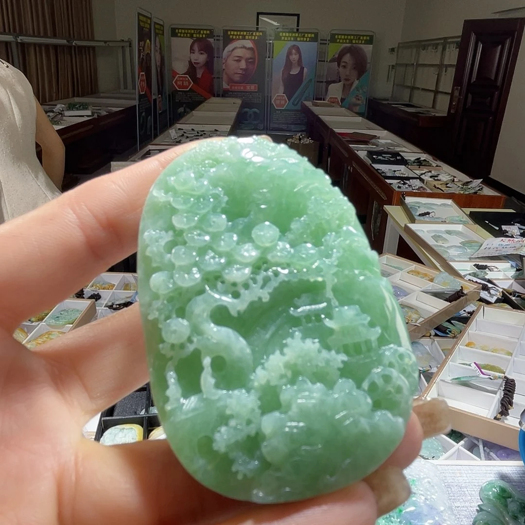 翡翠未镶嵌颈饰一