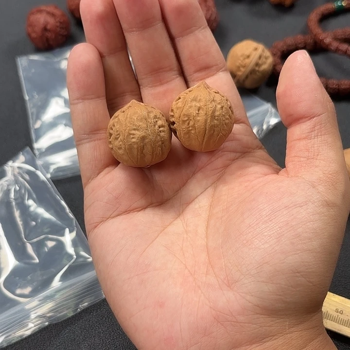吊坠文玩核桃原皮麒麟眼