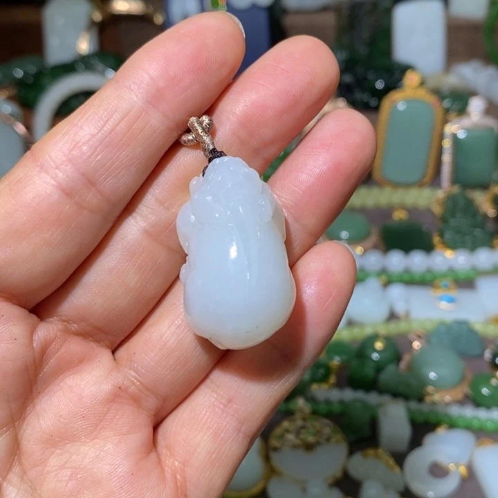 和田玉（青白玉）未镶嵌颈饰