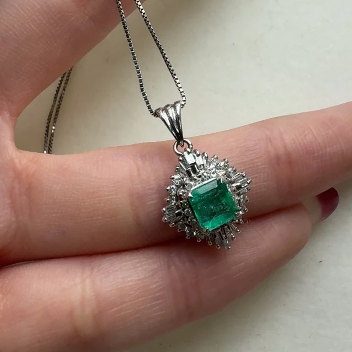 祖母绿颈饰未镶嵌