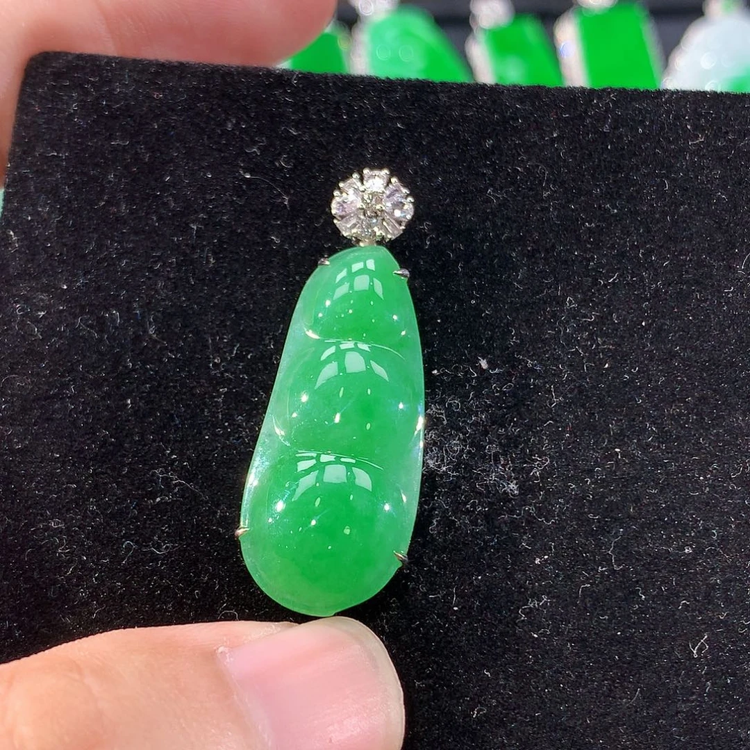 翡翠18K金镶嵌颈饰