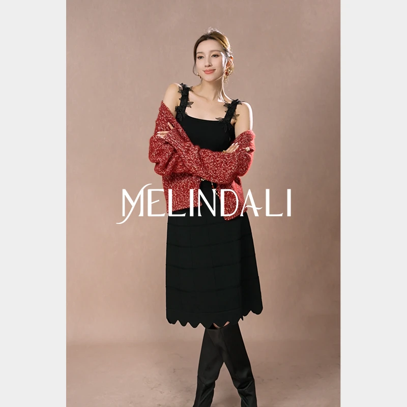 Melinda Li【浪漫永续】法式轻奢针织波浪下摆A字花边吊带连衣裙