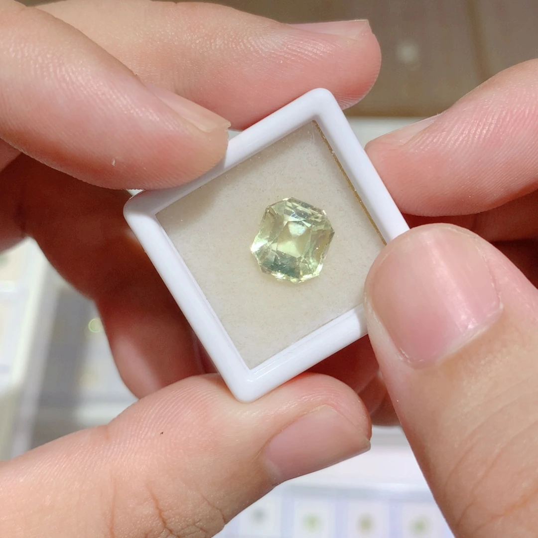 未镶嵌裸石碧玺4.8克拉