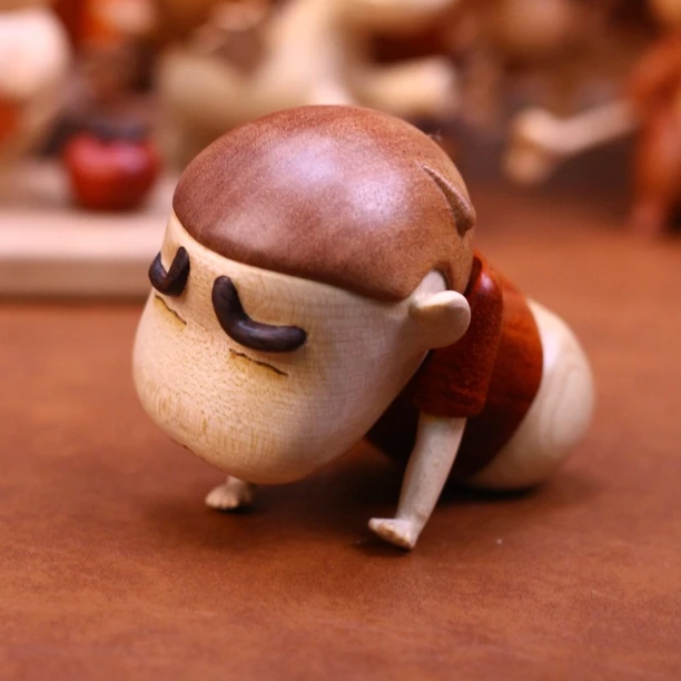 实木委屈屁屁蜡笔小新桌面摆件节日礼物潮玩摆件