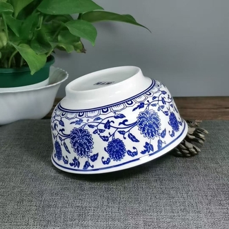 釉下彩青花缠枝莲瓷碗