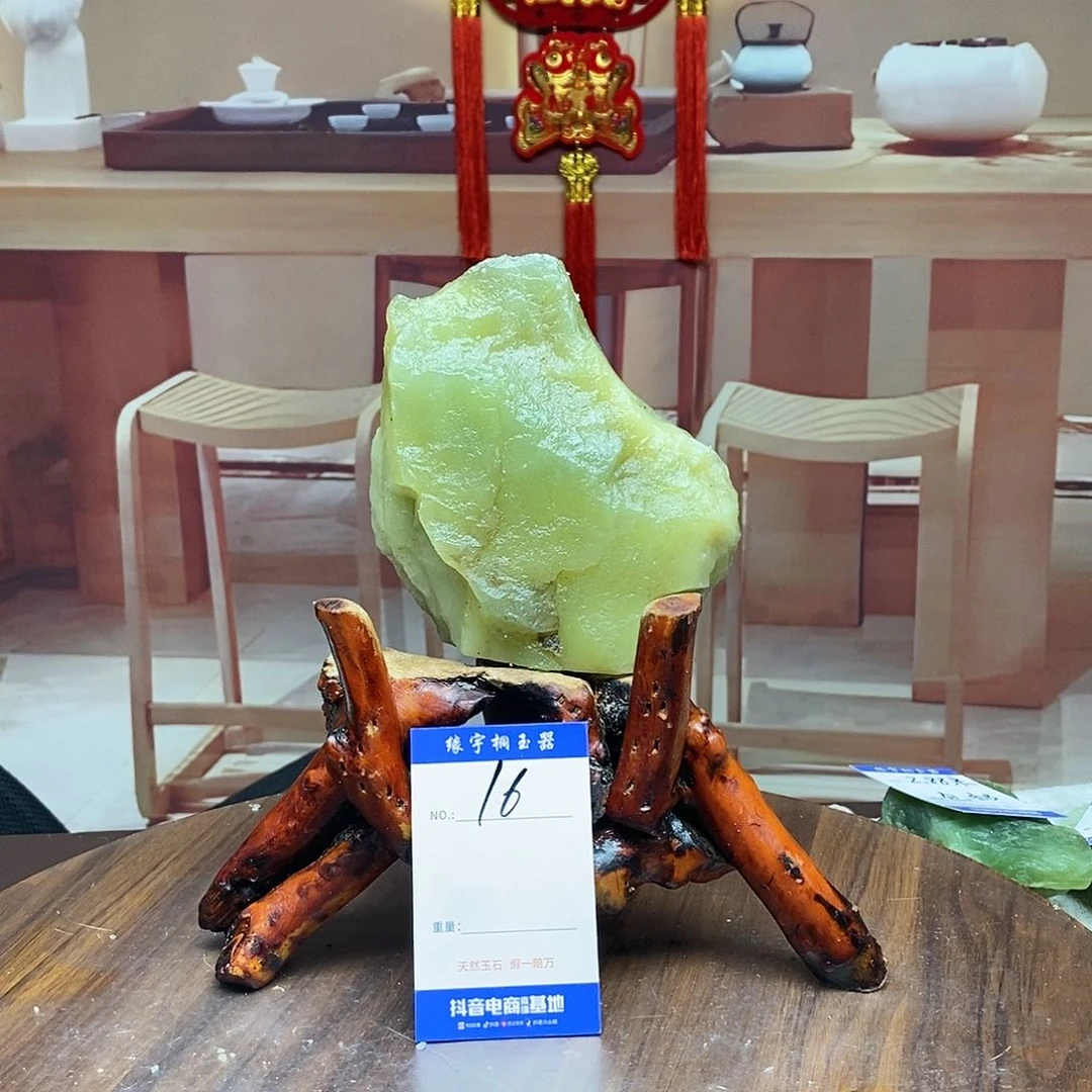 蛇纹石玉原石未镶嵌