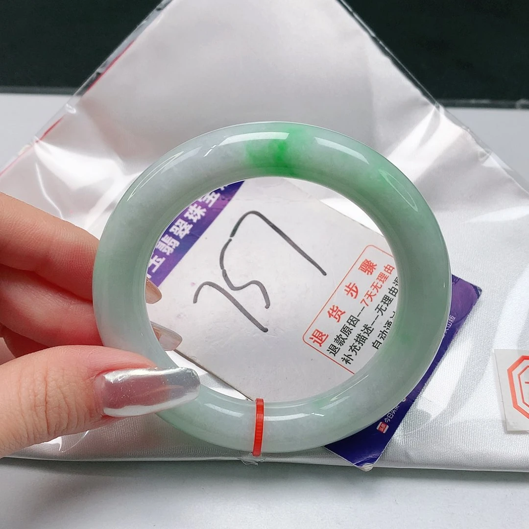 翡翠手镯（圆镯）未镶嵌翡翠手镯