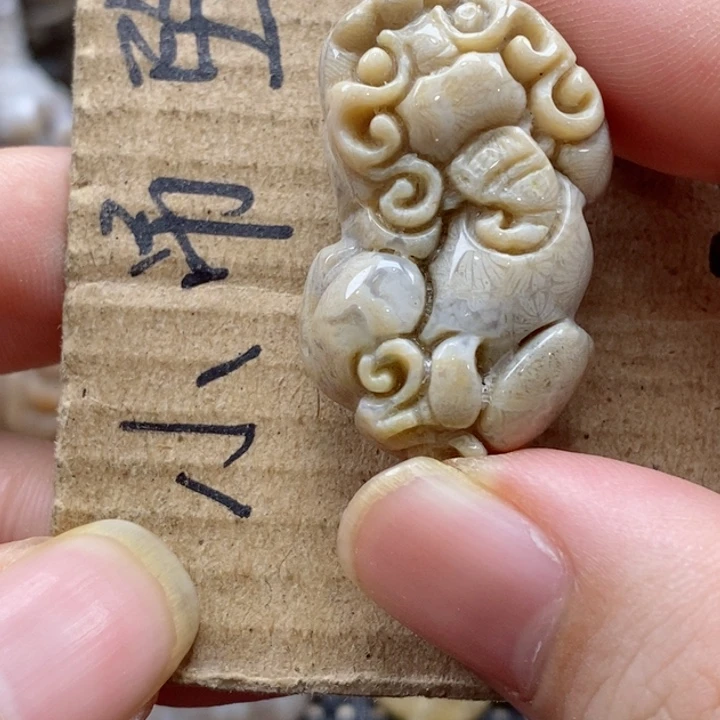 硅化珊瑚（珊瑚玉）颈饰未镶嵌燕*