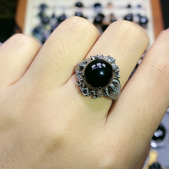 18K金镶嵌戒指翡翠