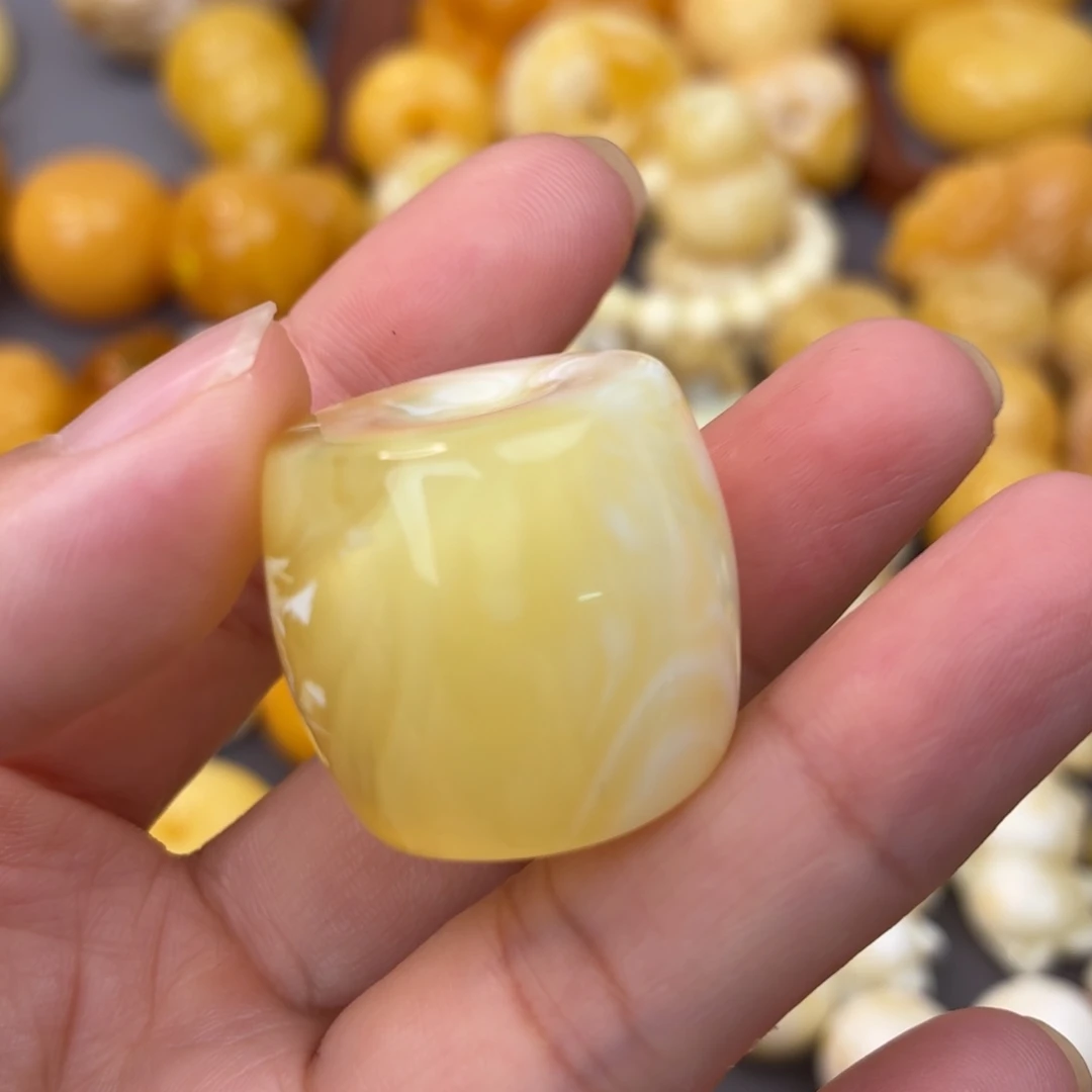 蜜蜡未镶嵌吊坠(不含链)26x 23墩扣