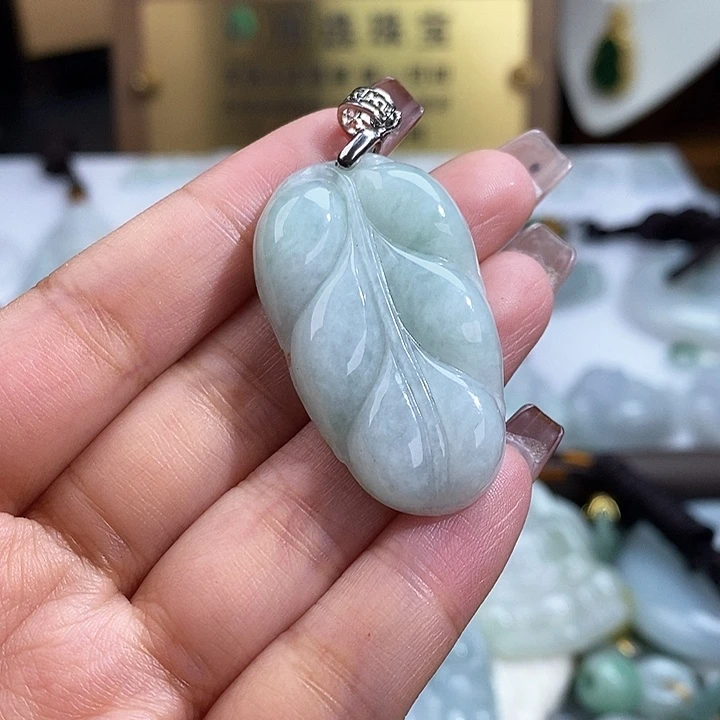 翡翠未镶嵌颈饰4712