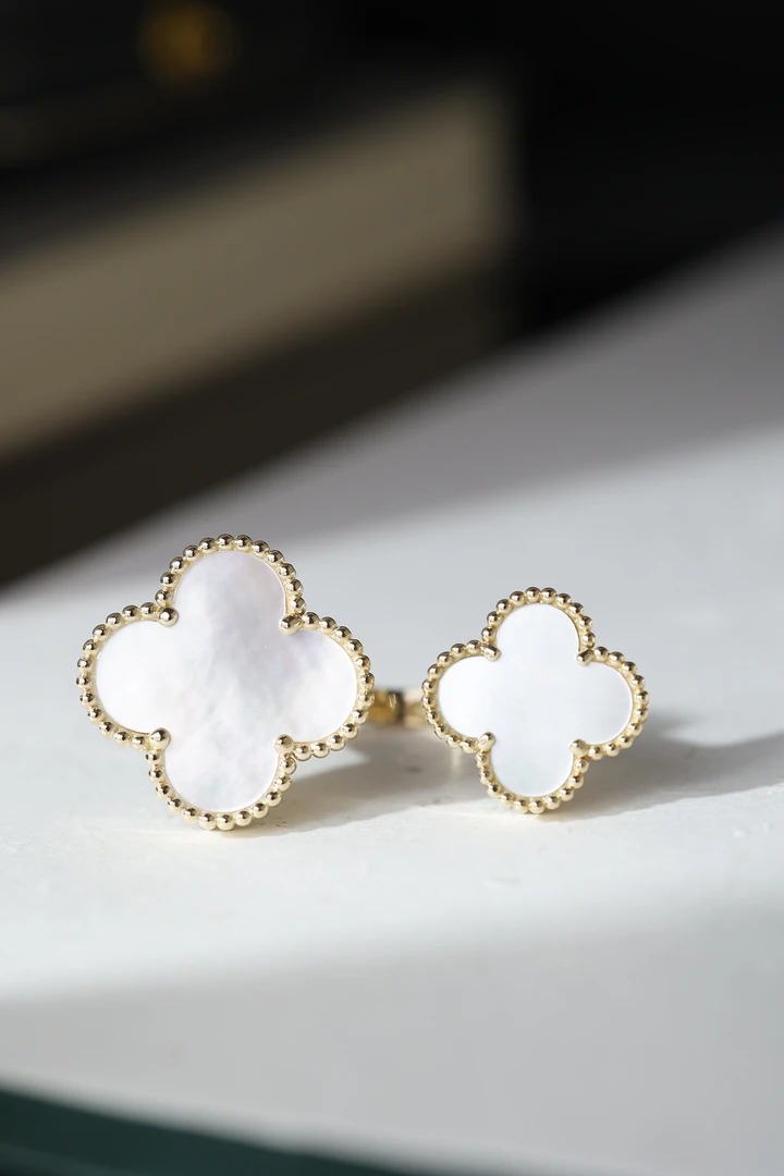 18K金白色双花四叶草戒指 CZ