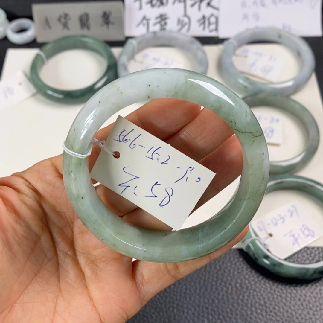 核***桃翡翠未镶嵌手镯56.6正圈320