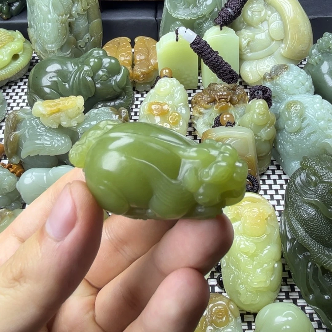 和田玉未镶嵌挂件