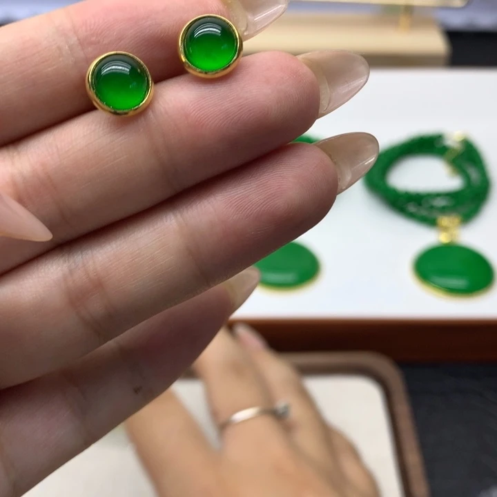 翡翠未镶嵌颈饰吊坠