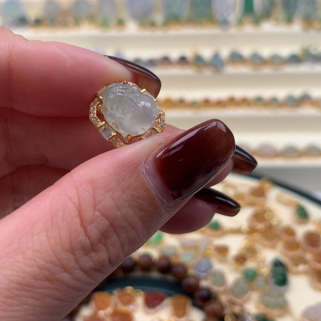 翡翠银S925镶嵌颈饰貔貅