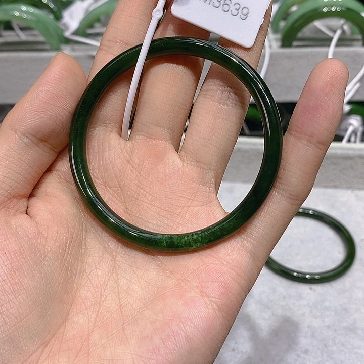 和田玉（碧玉）未镶嵌手镯
