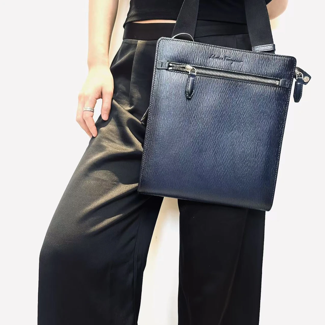 95新 FERRAGAMO/菲拉格慕 菲拉格慕蓝色压纹单肩包 2506260121