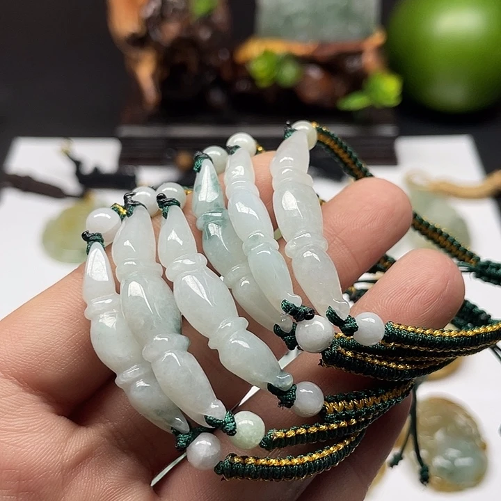 翡翠未镶嵌颈饰随机发