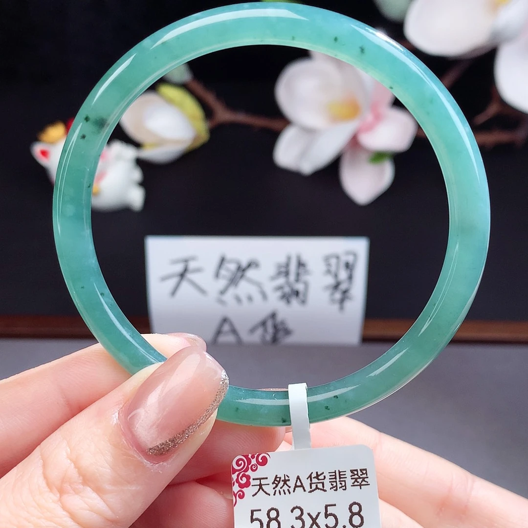 翡翠手镯（圆镯）未镶嵌