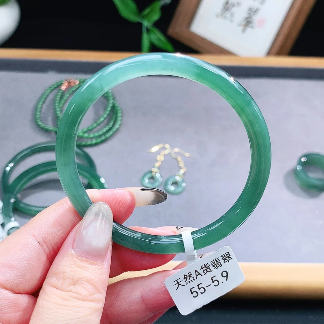 翡翠手镯（圆镯）未镶嵌