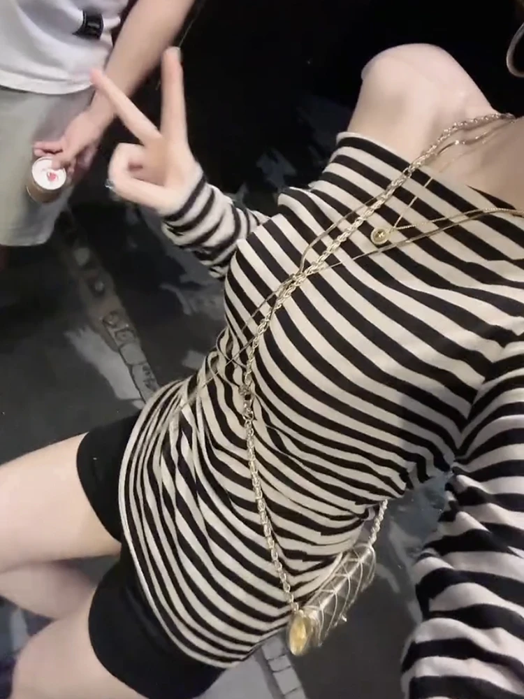 今年流行爆款韩系时尚夏季新款辣妹斜肩条纹长袖T恤女初秋薄上衣