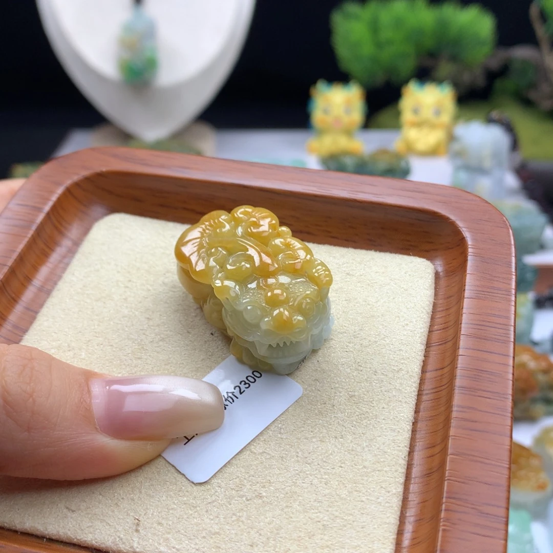 翡翠未镶嵌颈饰15