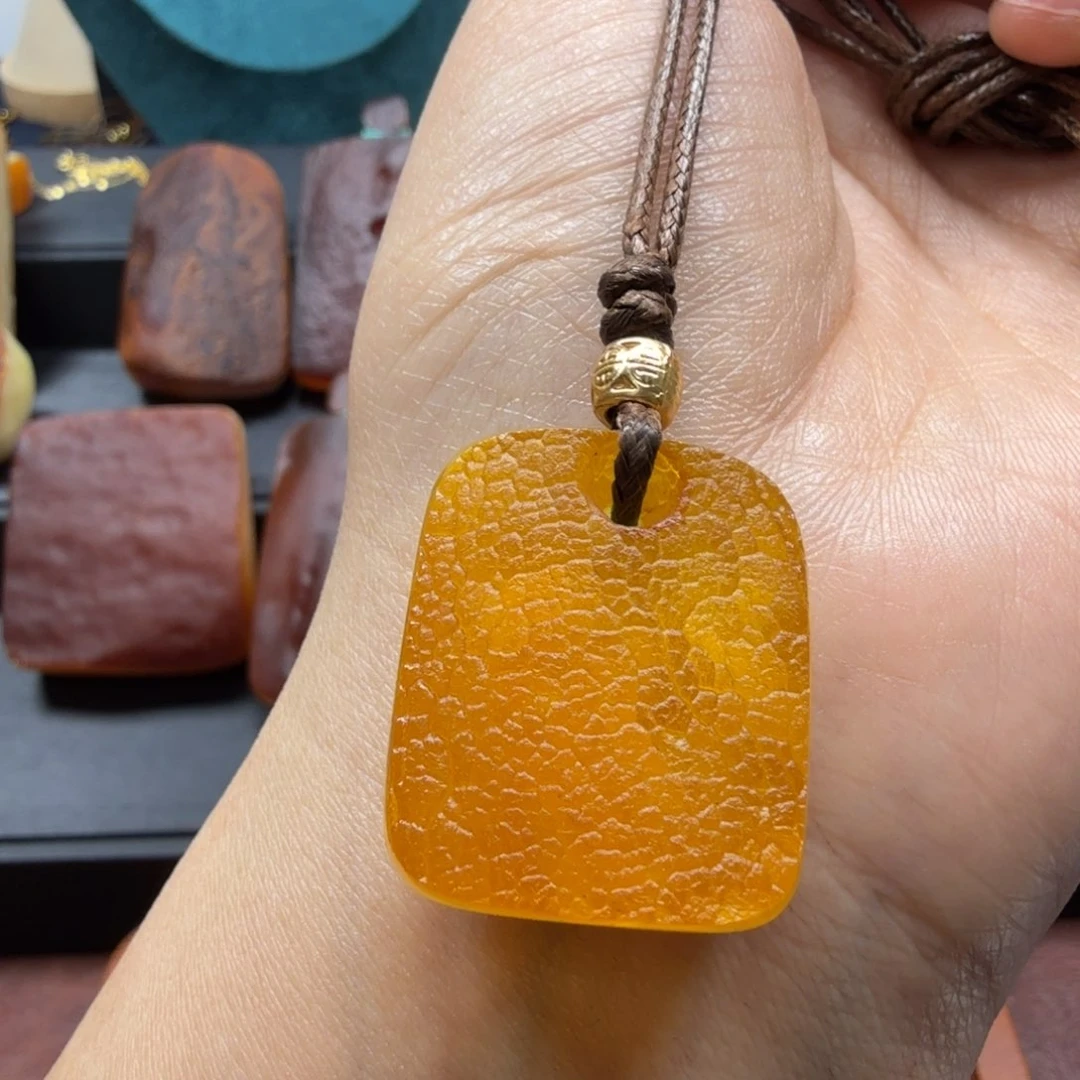 琥珀吊坠(赠链)未镶嵌