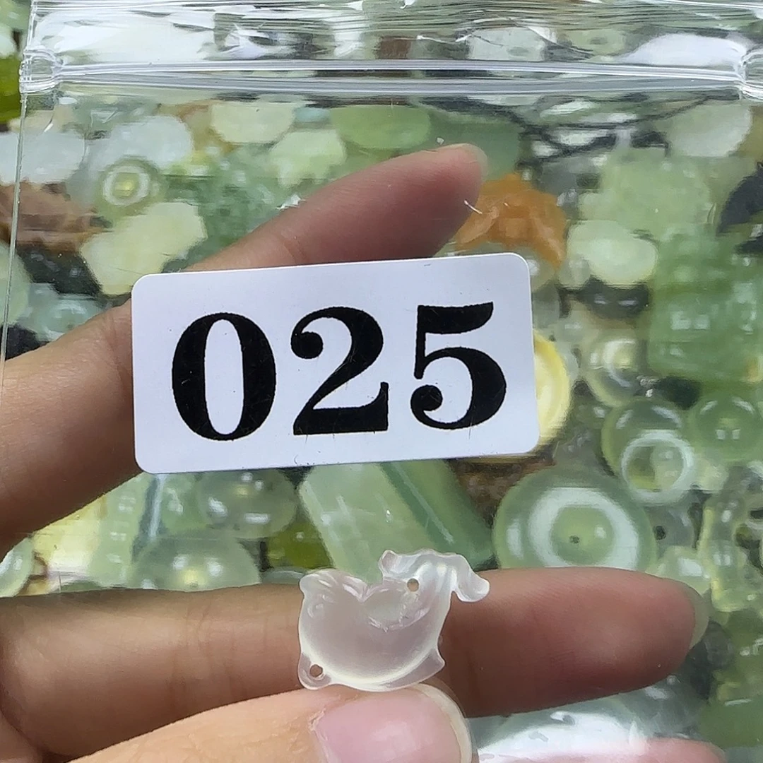 蛇纹石玉未镶嵌岫玉吊坠