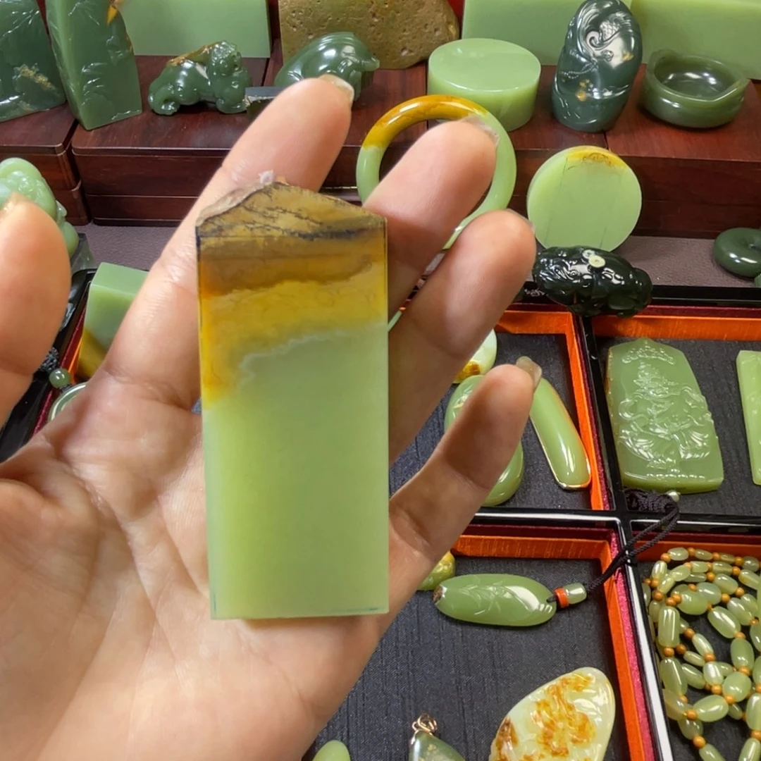 苏***）岫岩河磨玉（透闪石质玉）未镶嵌车挂