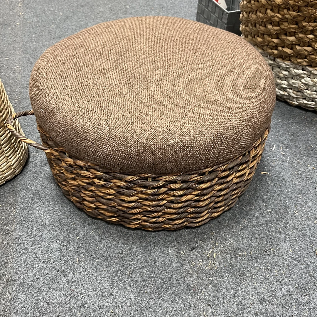 1304号塑藤编制蒲团直径40高20（有瑕疵介意勿拍）