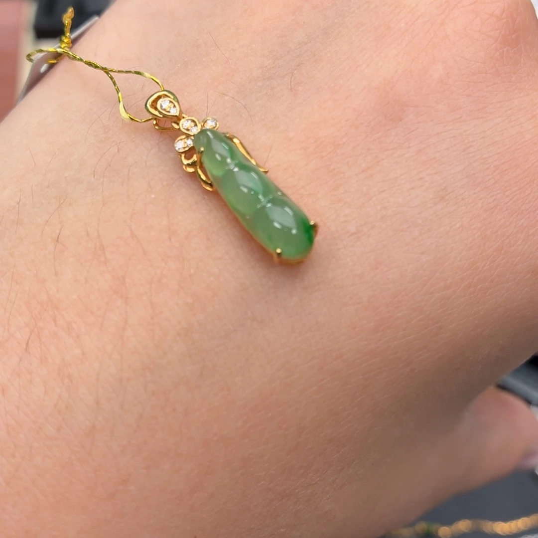 颈饰18K金镶嵌翡翠