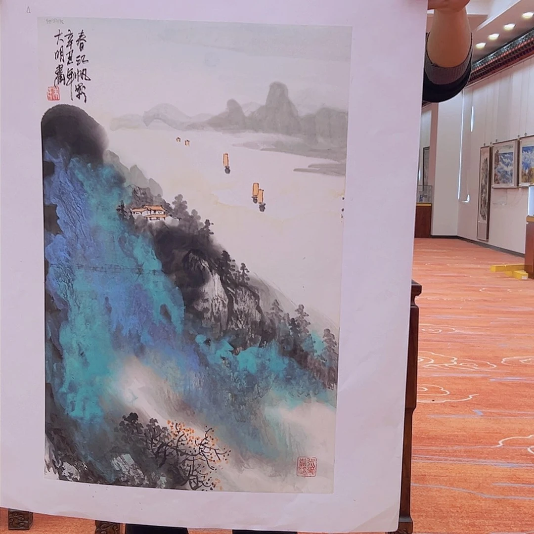 国画朱大明原作溯源带证件合影视频