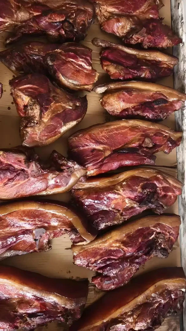 云南镇雄粮食土猪柴火烟熏五花腊肉农家特色美食
