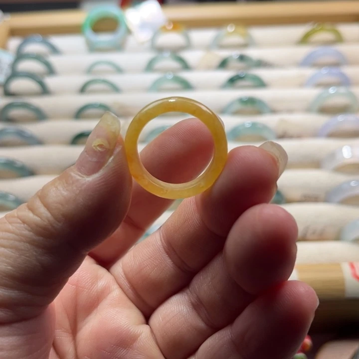 翡翠未镶嵌戒指黄翡